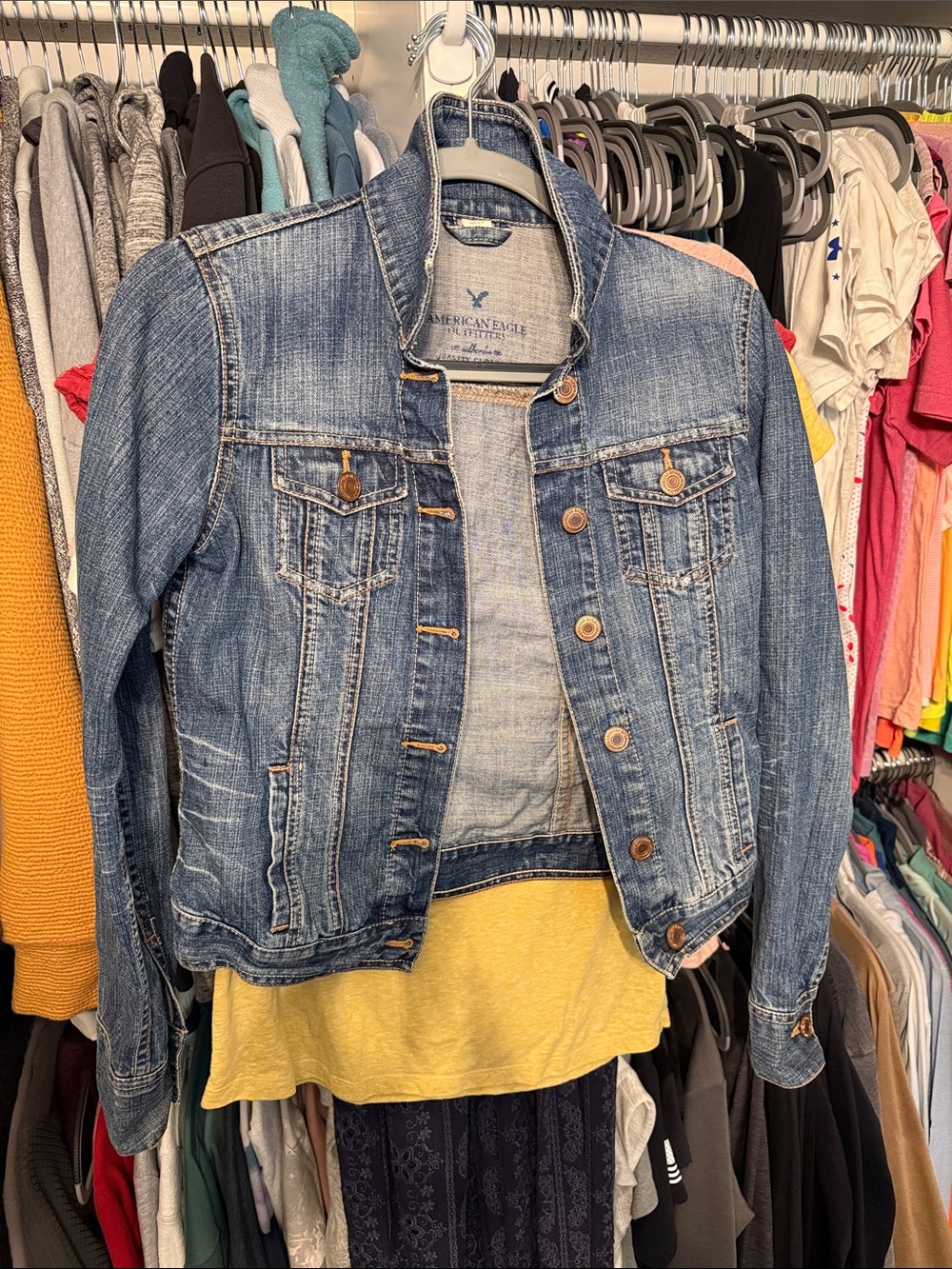 American Eagle Outfitters Women's Medium Blue Denim Jean Jacket